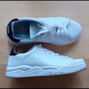 Chiara Ferragni sneakers /Roger Classic